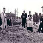 Grundsteinlegung am 24. Juli 1955 mit Pater Dehne